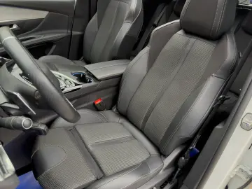 Peugeot 3008 GT Încălzire Panoramic Navi Camera ACC