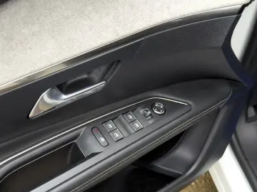 Peugeot 3008 GT Încălzire Panoramic Navi Camera ACC