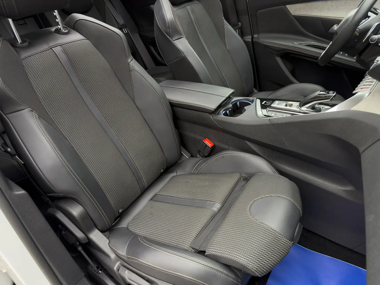 Peugeot 3008 GT Încălzire Panoramic Navi Camera ACC