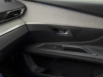 Peugeot 3008 GT Încălzire Panoramic Navi Camera ACC