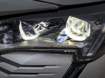 Peugeot 3008 GT Încălzire Panoramic Navi Camera ACC