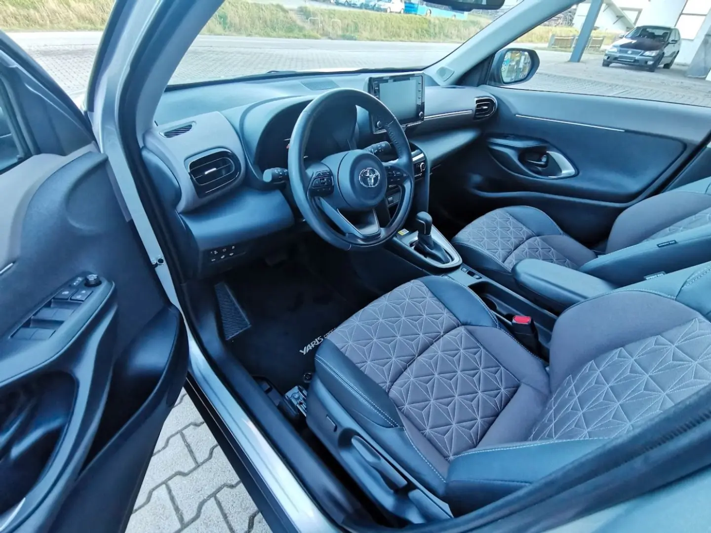 Yaris Cross 1.5 Executive TWA 360KAMERA LEDER