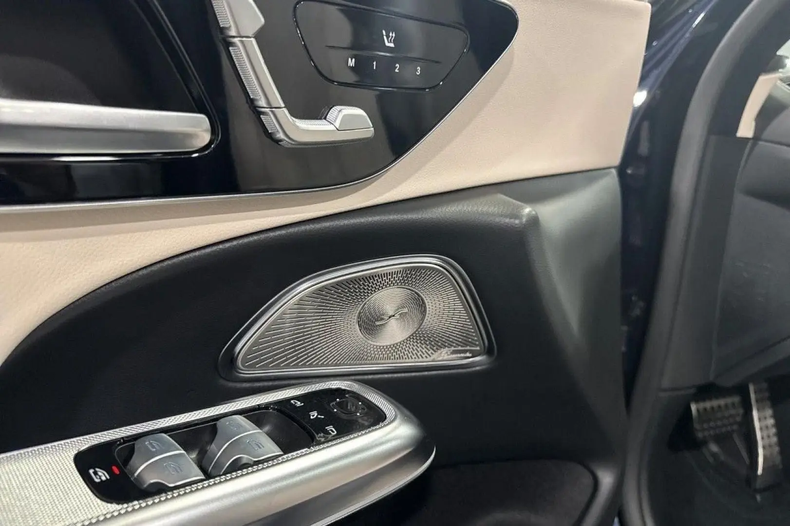 E 300 E 300e 4Matic AMG 313hp PANO Burmester VAT