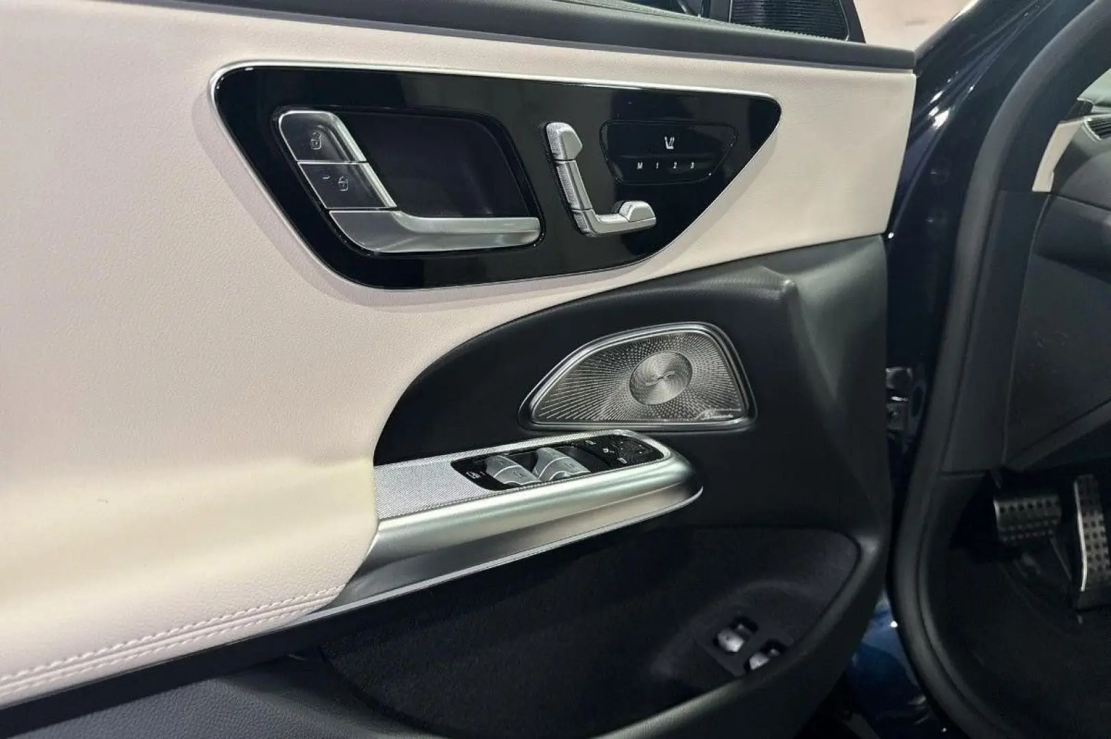 E 300 E 300e 4Matic AMG 313hp PANO Burmester VAT