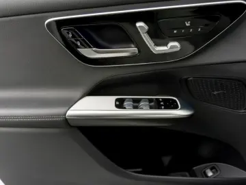 Mercedes-Benz GLC 200 4Matic Panorama Standheizung 360