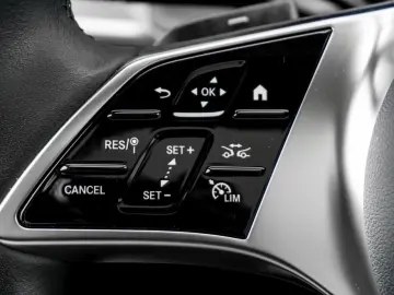 Mercedes-Benz GLC 200 4Matic Panorama Standheizung 360