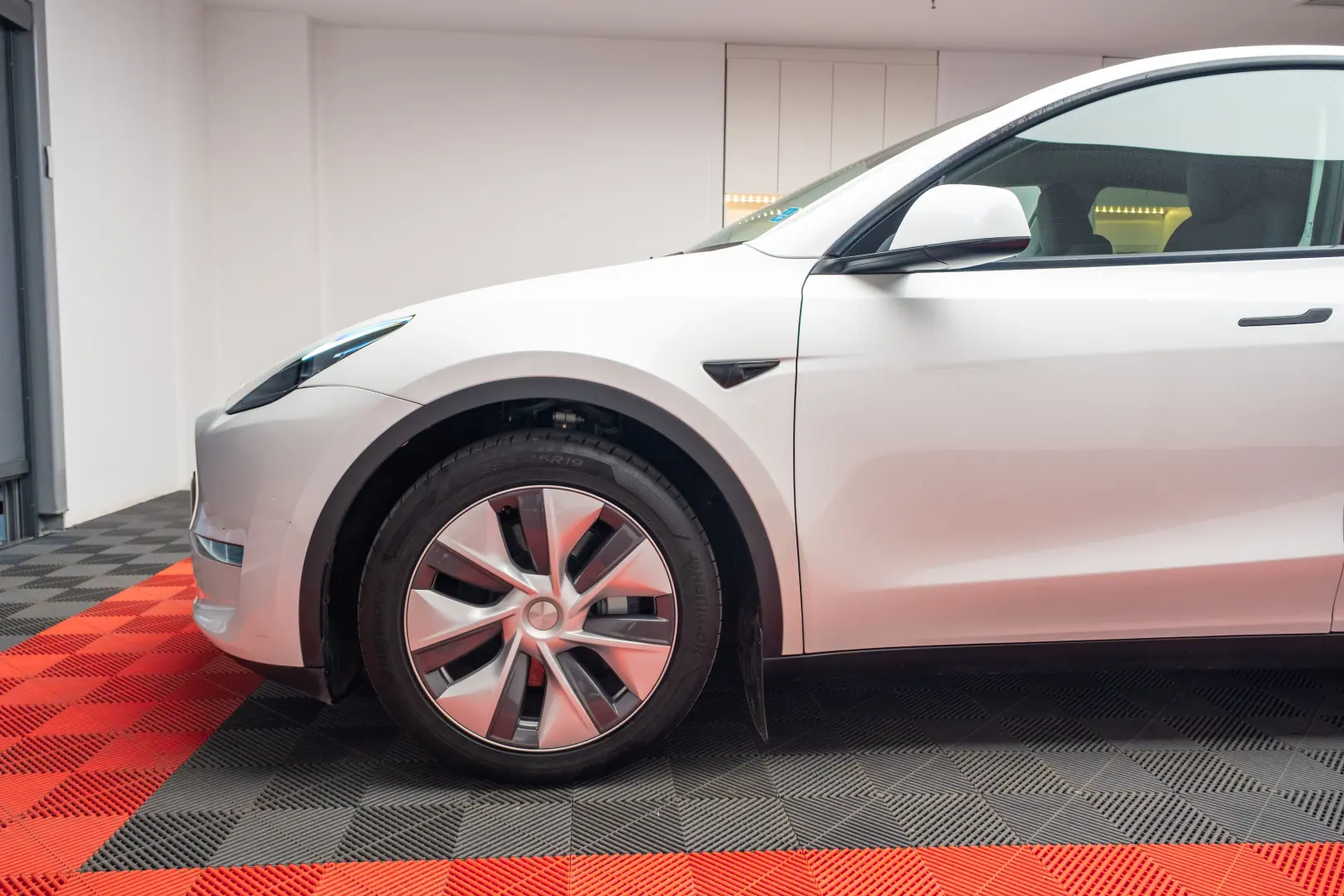 TESLA MODEL Y LONG RANGE