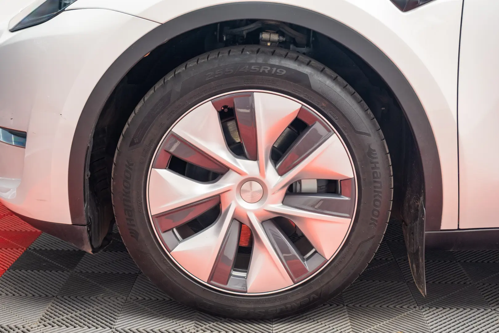 TESLA MODEL Y LONG RANGE
