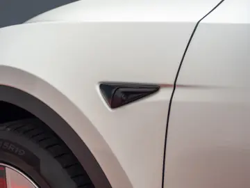 TESLA MODEL Y LONG RANGE