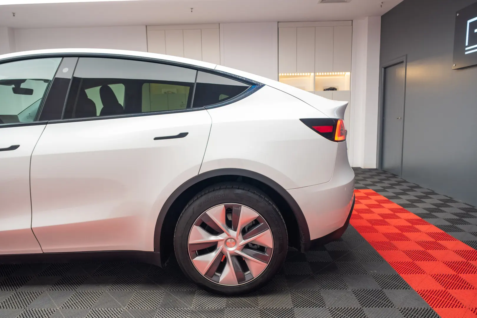 TESLA MODEL Y LONG RANGE