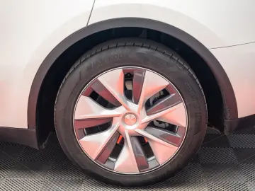 TESLA MODEL Y LONG RANGE