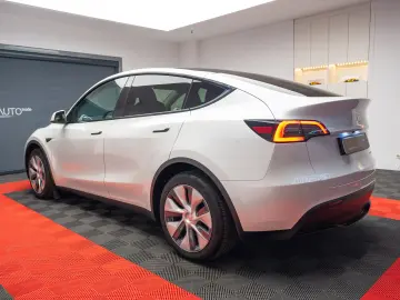 TESLA MODEL Y LONG RANGE
