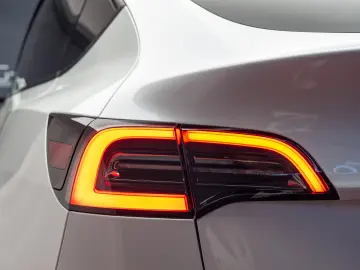 TESLA MODEL Y LONG RANGE