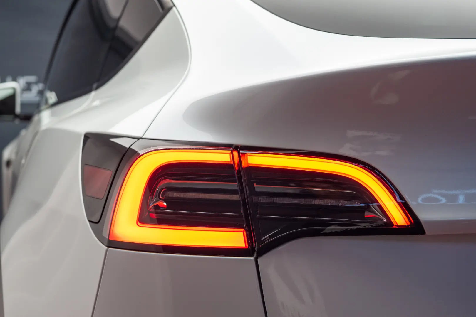 TESLA MODEL Y LONG RANGE