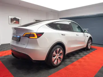 TESLA MODEL Y LONG RANGE