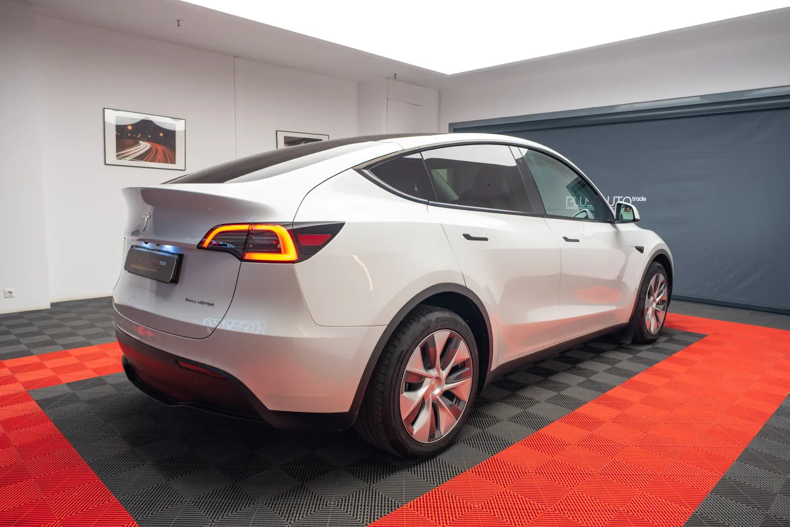 TESLA MODEL Y LONG RANGE