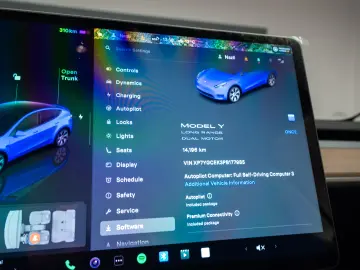 TESLA MODEL Y LONG RANGE