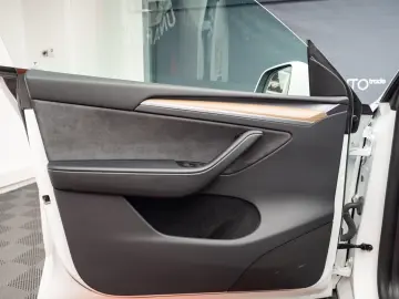 TESLA MODEL Y LONG RANGE