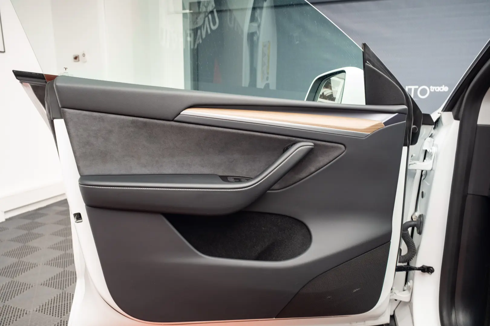 TESLA MODEL Y LONG RANGE