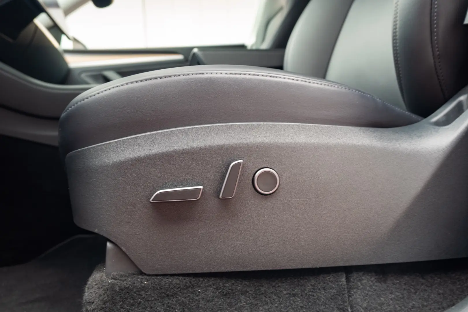 TESLA MODEL Y LONG RANGE