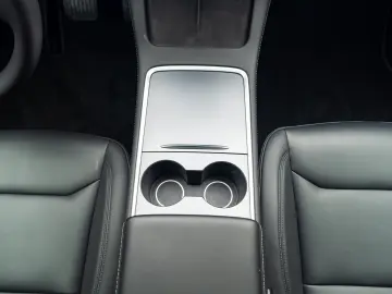 TESLA MODEL Y LONG RANGE