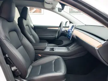 TESLA MODEL Y LONG RANGE