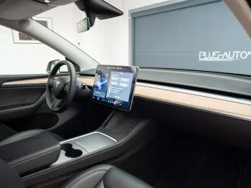 TESLA MODEL Y LONG RANGE