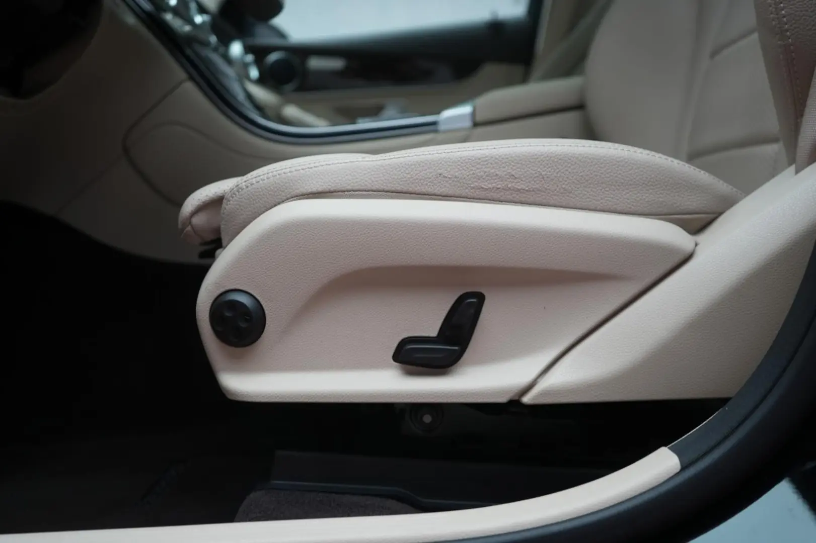 GLC 220 d 4Matic 9G-Tronic Leder Distronic Kamer