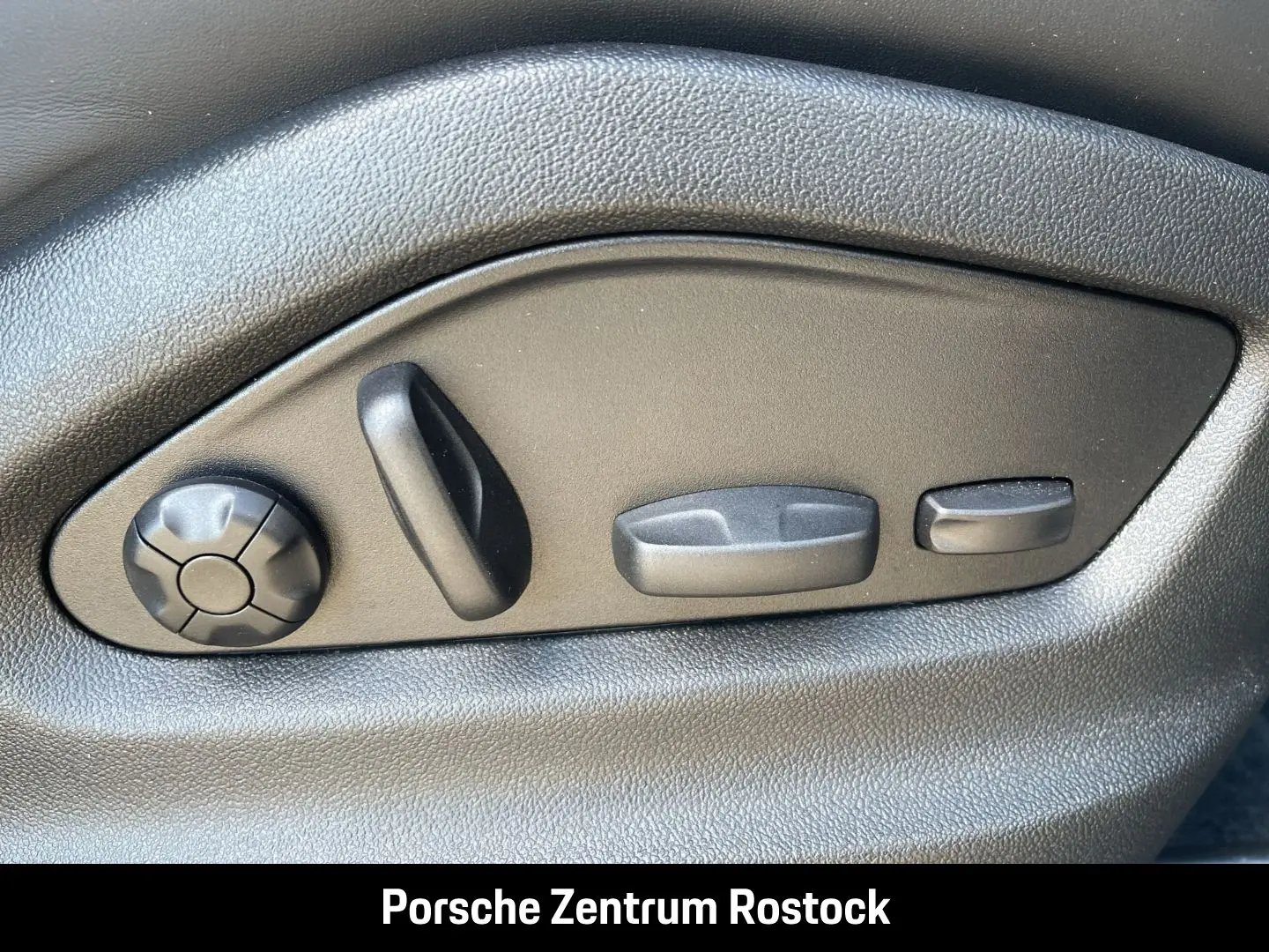 Cayenne E-Hybrid InnoDrive Soft-Close LED-Matrix