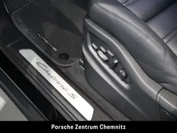 Cayenne S E-Hybrid InnoDrive;BOSE;Sportabgas;18-