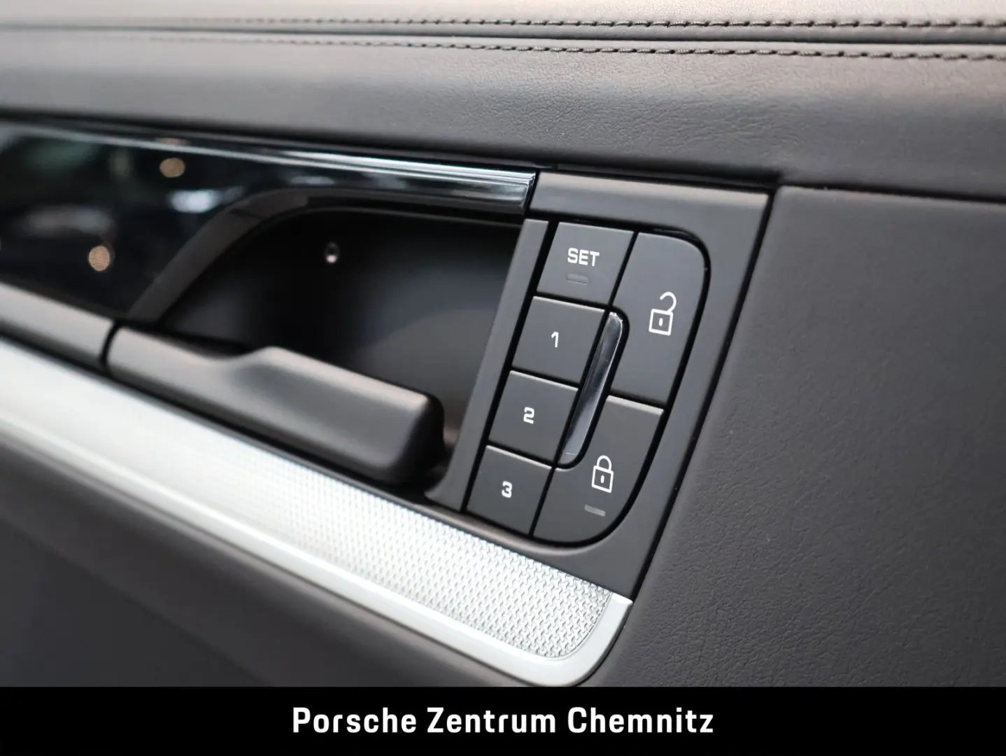 Cayenne S E-Hybrid InnoDrive;BOSE;Sportabgas;18-