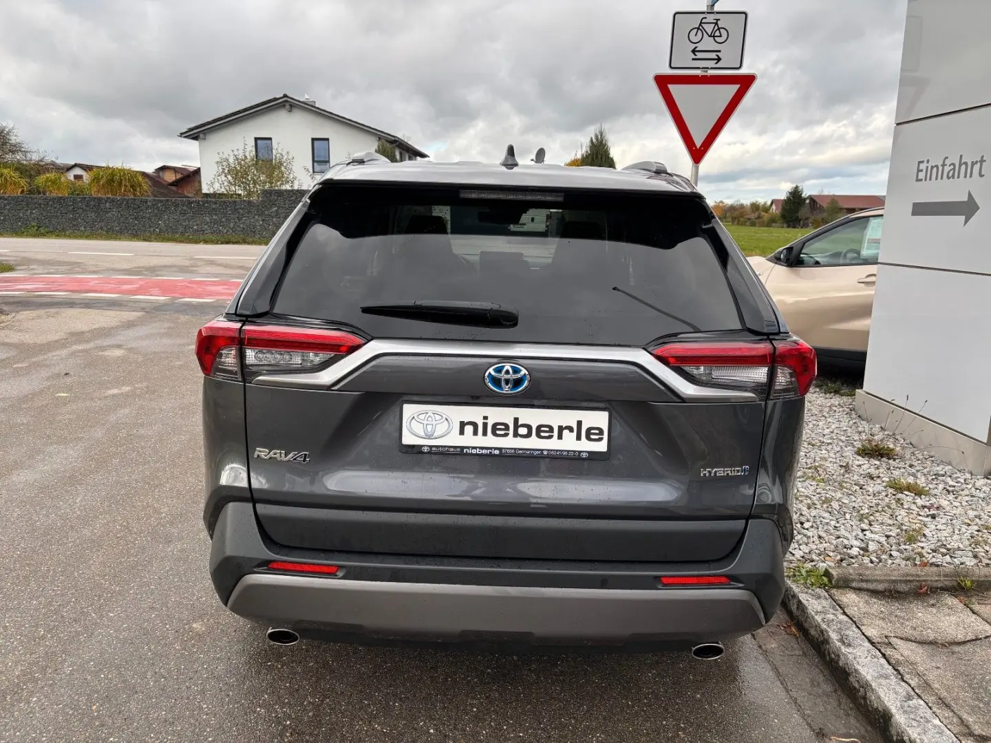 RAV4 Hybrid Team D  Kamera LED