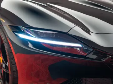 FERRARI ROMA DISPONIBIL IMEDIAT 10.000 KM