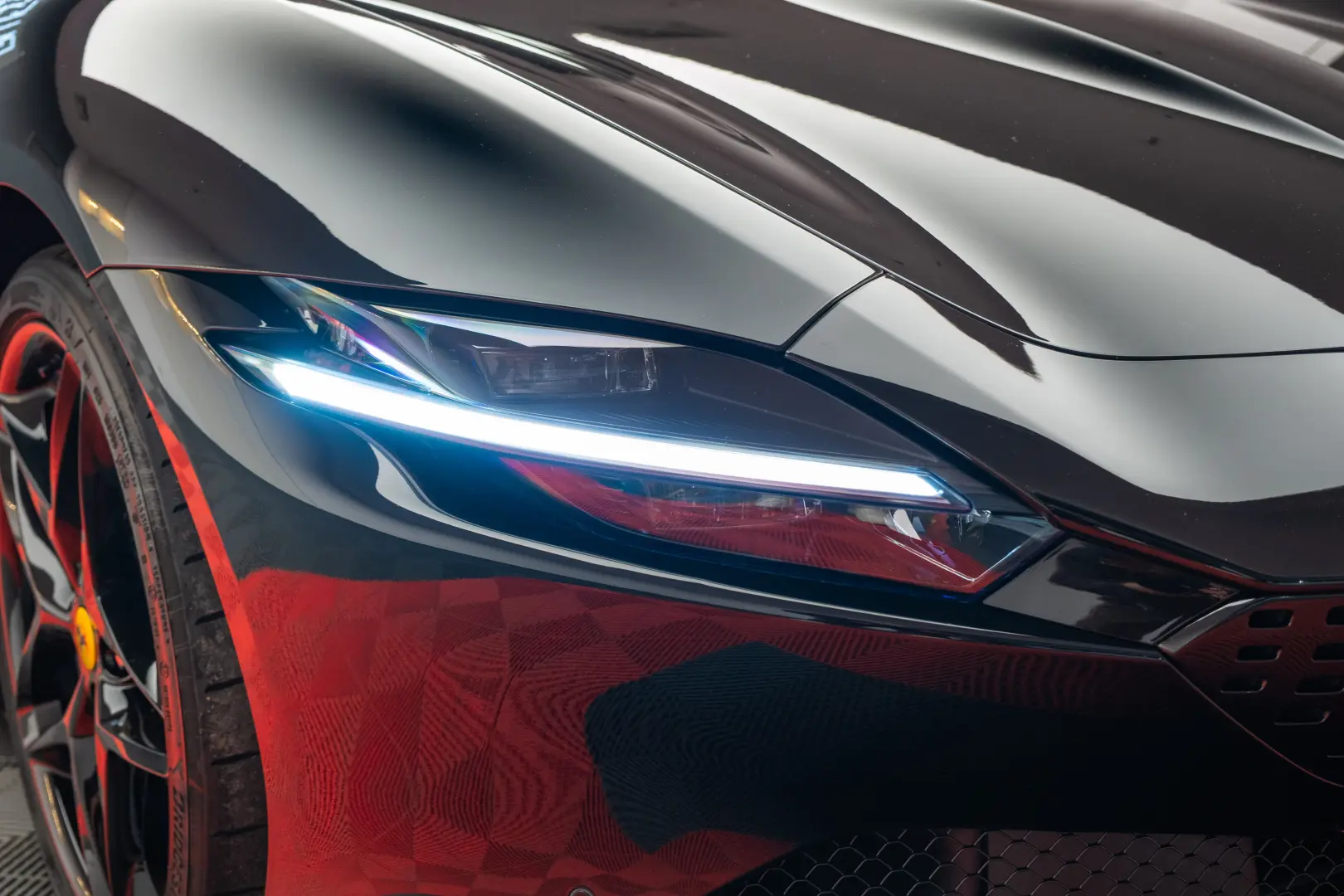 FERRARI ROMA DISPONIBIL IMEDIAT 10.000 KM