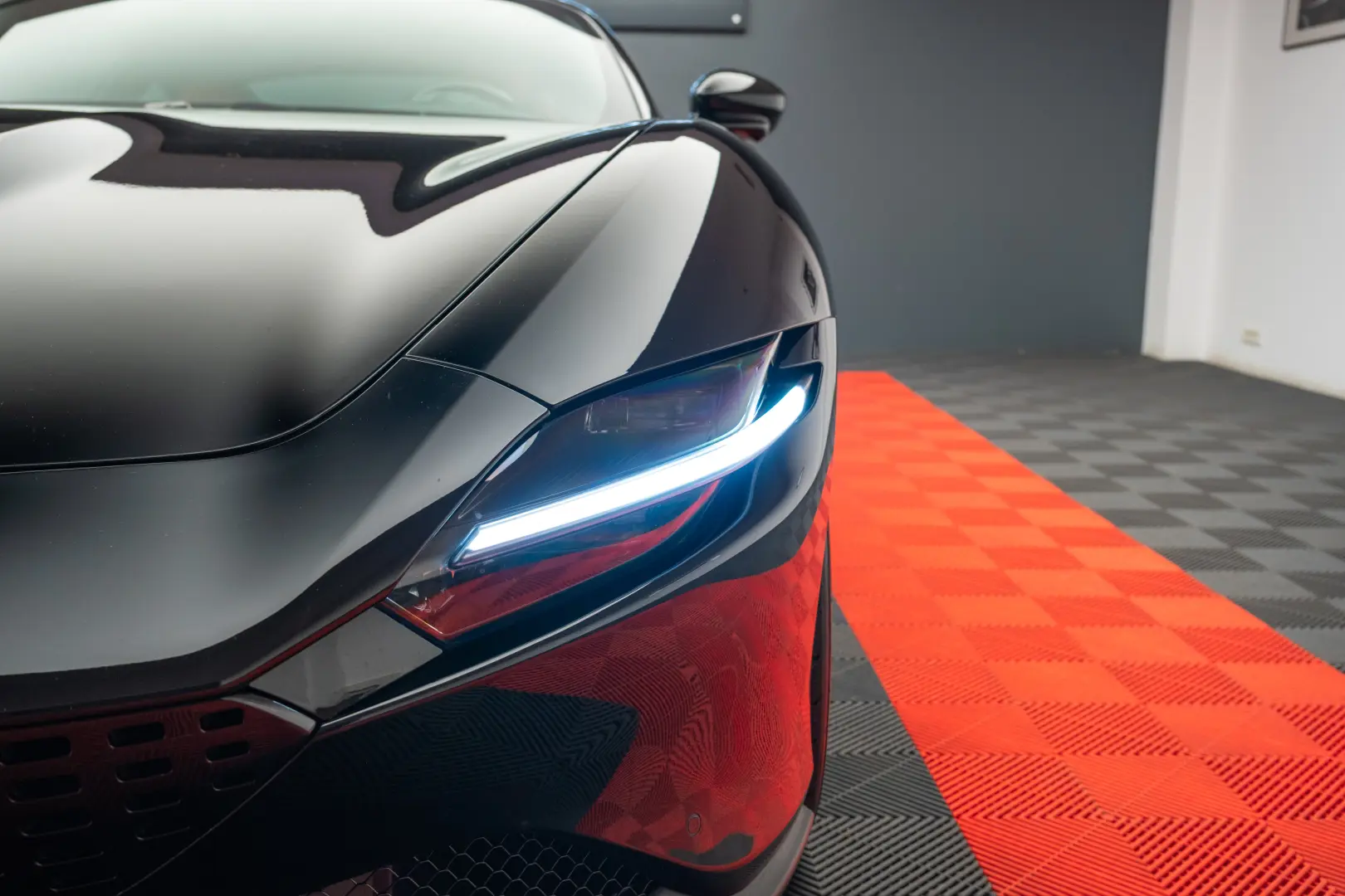 FERRARI ROMA DISPONIBIL IMEDIAT 10.000 KM