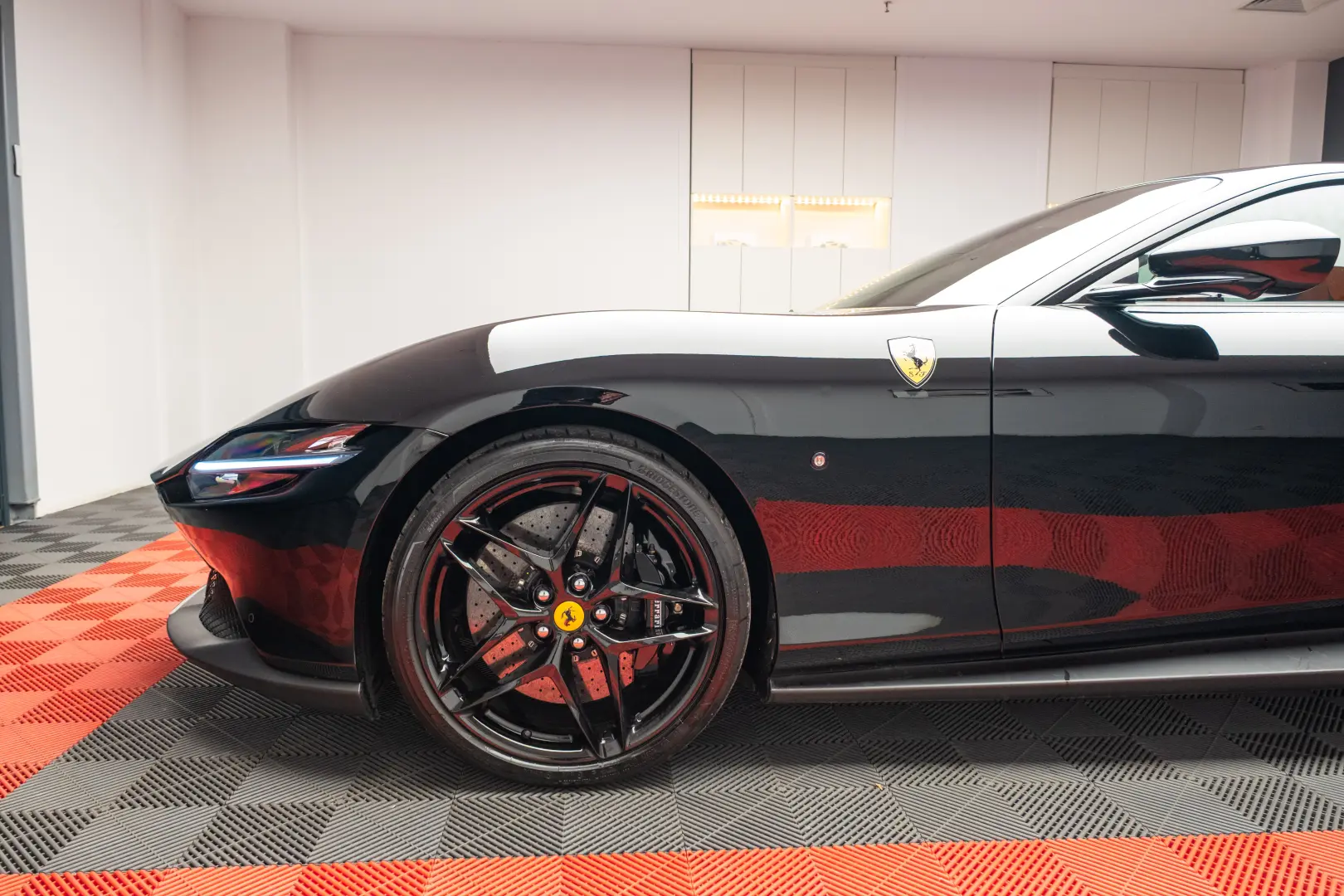 FERRARI ROMA DISPONIBIL IMEDIAT 10.000 KM