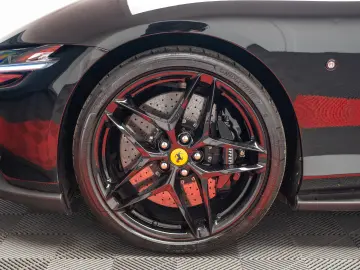 FERRARI ROMA DISPONIBIL IMEDIAT 10.000 KM