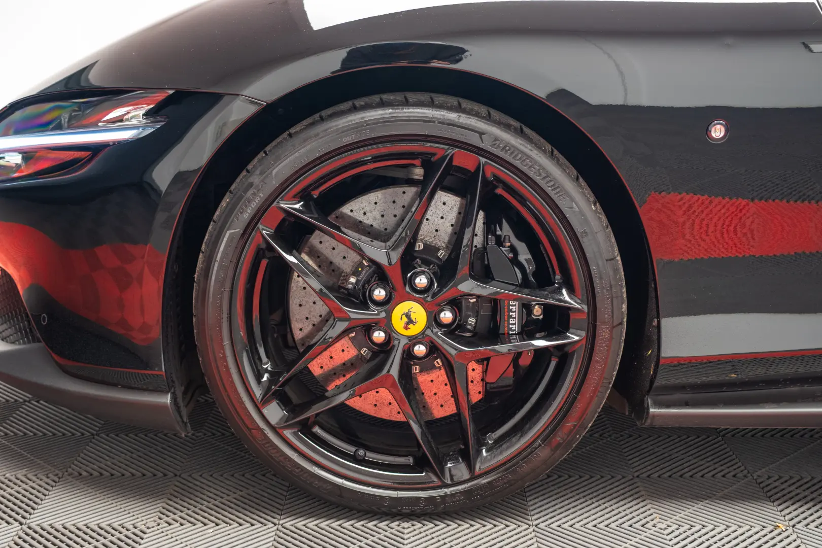 FERRARI ROMA DISPONIBIL IMEDIAT 10.000 KM