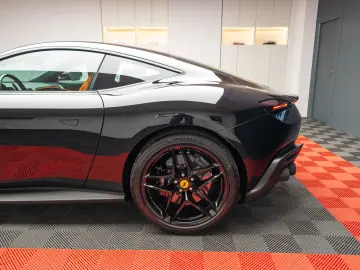 FERRARI ROMA DISPONIBIL IMEDIAT 10.000 KM