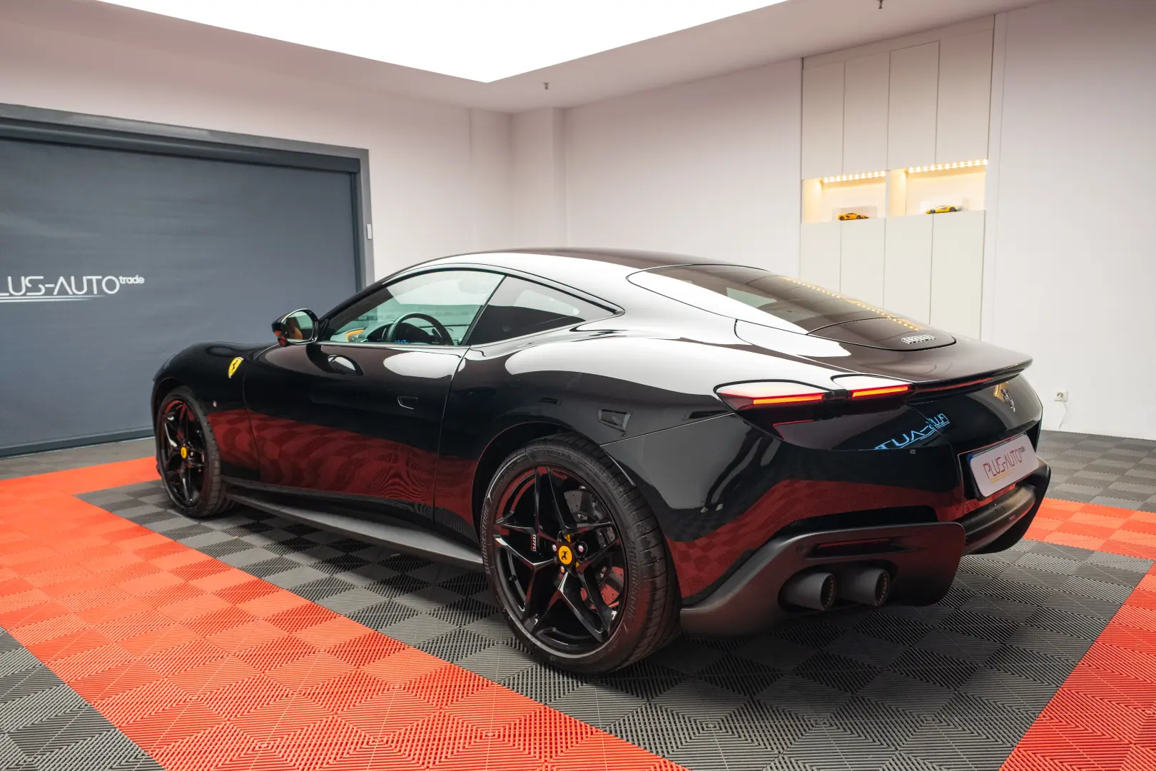 FERRARI ROMA DISPONIBIL IMEDIAT 10.000 KM