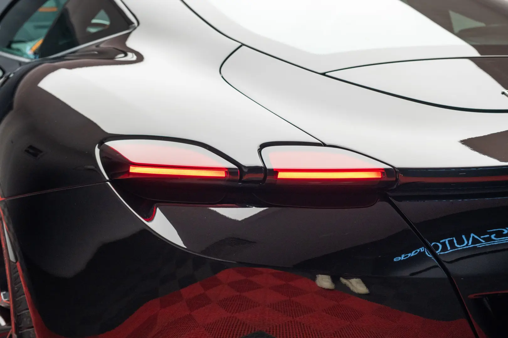 FERRARI ROMA DISPONIBIL IMEDIAT 10.000 KM