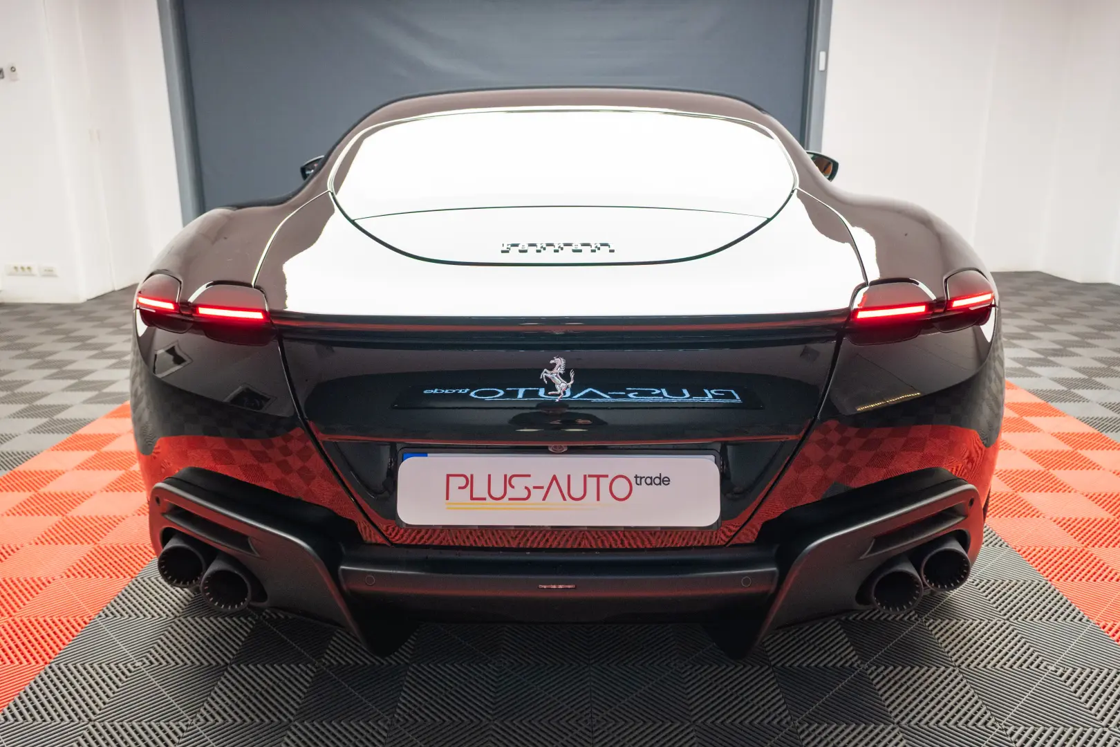 FERRARI ROMA DISPONIBIL IMEDIAT 10.000 KM