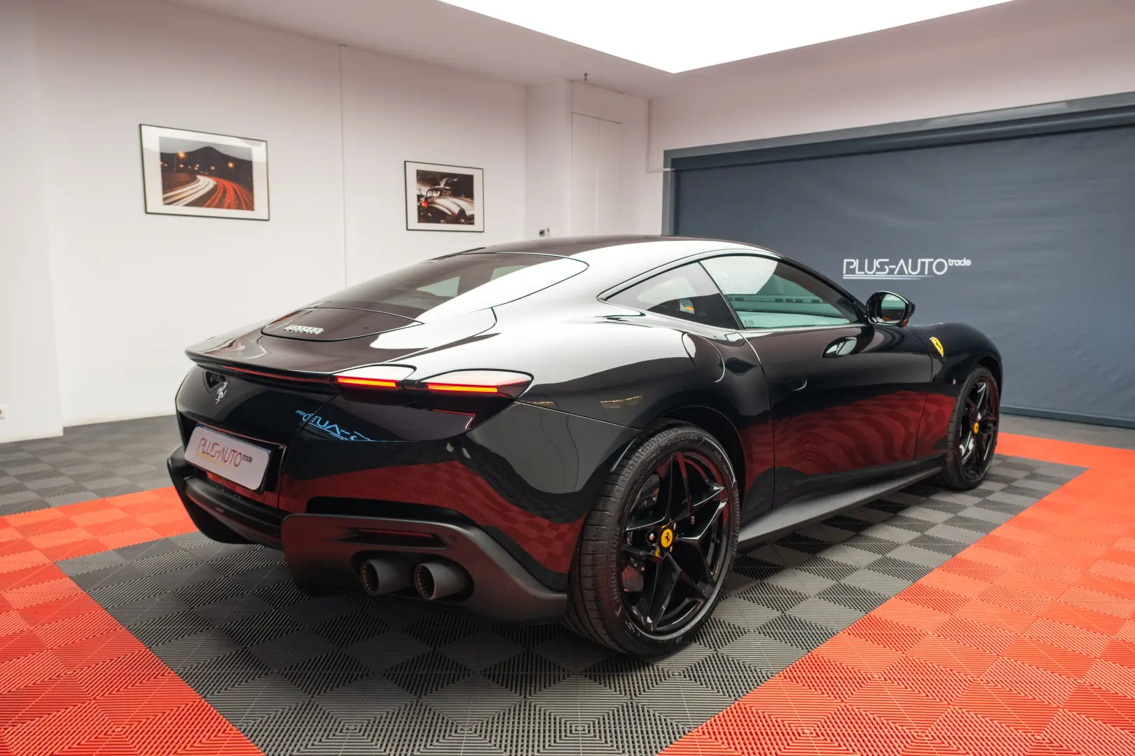 FERRARI ROMA DISPONIBIL IMEDIAT 10.000 KM