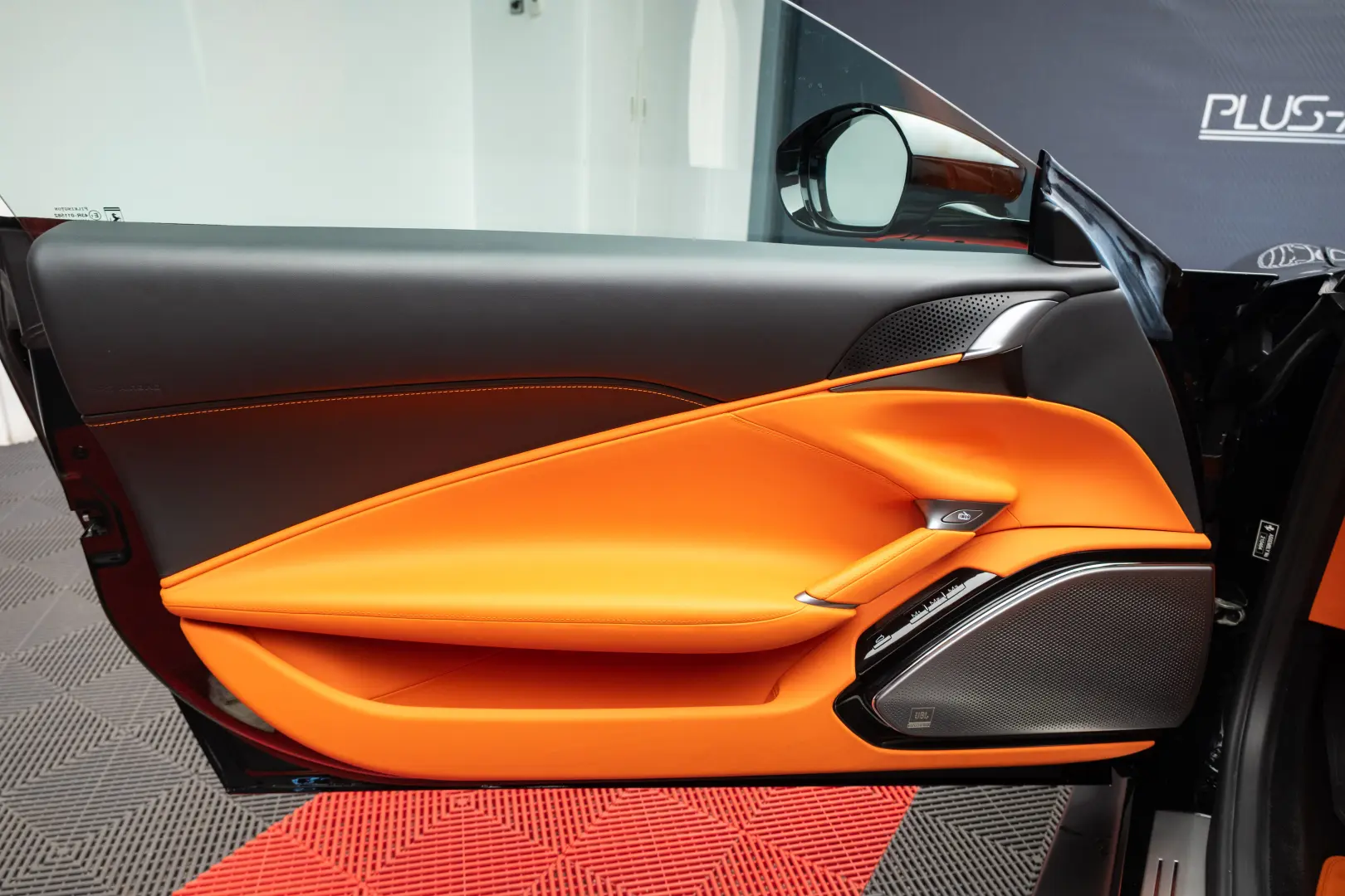 FERRARI ROMA DISPONIBIL IMEDIAT 10.000 KM