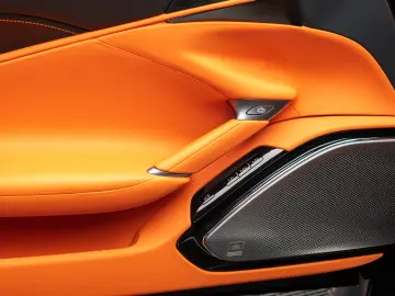 FERRARI ROMA DISPONIBIL IMEDIAT 10.000 KM