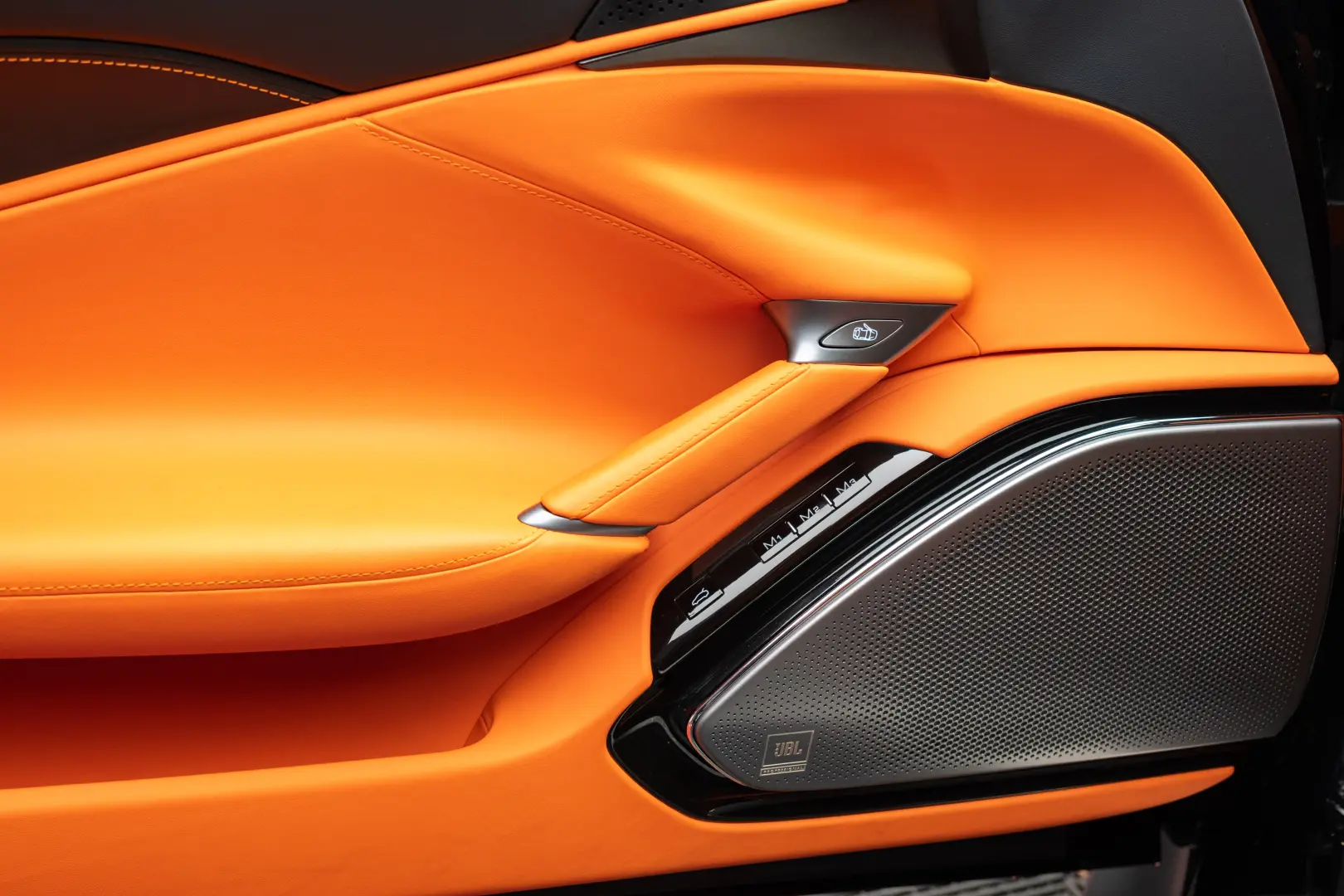 FERRARI ROMA DISPONIBIL IMEDIAT 10.000 KM