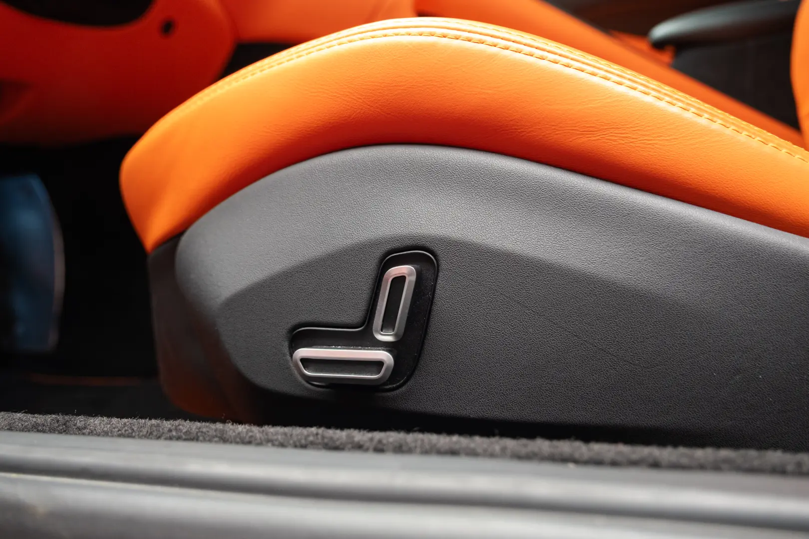 FERRARI ROMA DISPONIBIL IMEDIAT 10.000 KM