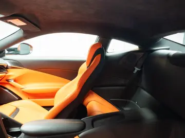 FERRARI ROMA DISPONIBIL IMEDIAT 10.000 KM