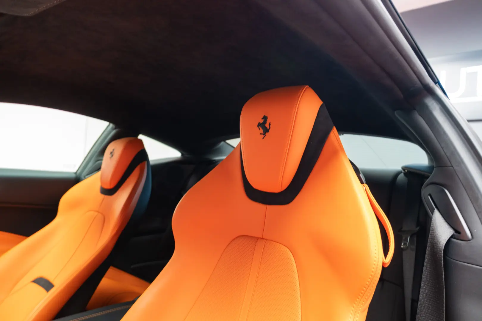 FERRARI ROMA DISPONIBIL IMEDIAT 10.000 KM