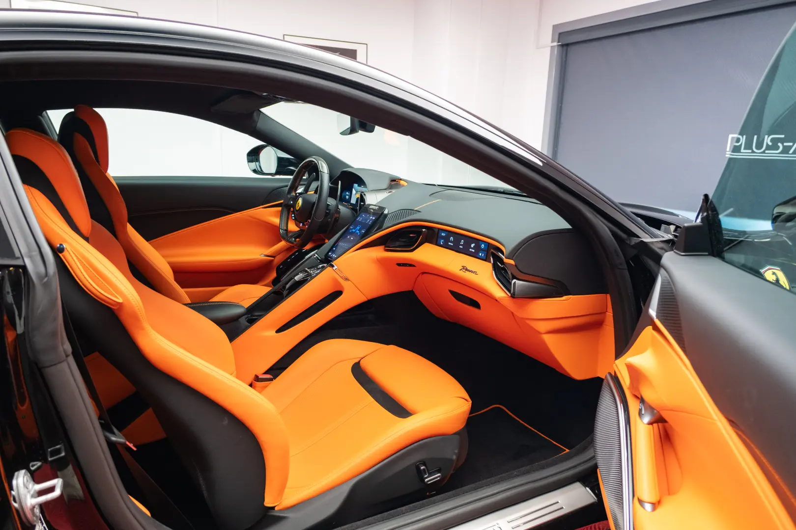 FERRARI ROMA DISPONIBIL IMEDIAT 10.000 KM